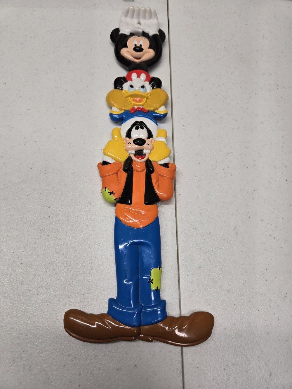 Walt Disney World Back Scratcher Mickey Donald Goofy 15" Good Condition